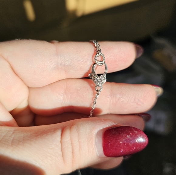 New. Judith Ripka round solitare necklace with extender. Sterling silver. 18 inc - Picture 7 of 7